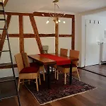 Haus Haselmaus - Buntspecht *
