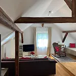 Haus Haselmaus - Buntspecht *