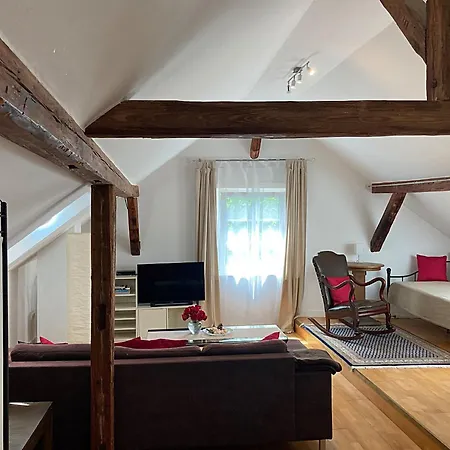 Haus Haselmaus - Buntspecht *