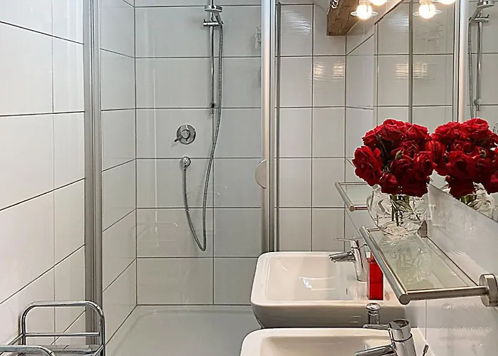 Haus Haselmaus - Buntspecht *